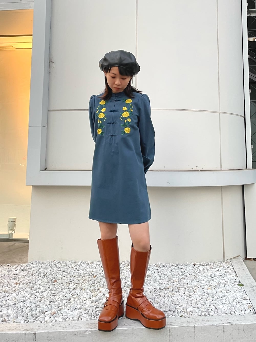 「jouetie、ジュエティ、ガーリーコーデ、低身長コーデ、152cm、150cmコーデ、骨格ウェーブ、イエベ春、チャイナ、チャイナワンピース、ロングブーツ、ローファー、ベレー帽、参戦服、春服デビュー宣言」｜「jouetieのエンブロイダリーチャイナミニワンピース（ワンピース、ブルー系）」を使った、ERIKOさん（レディース・152cm）の春コーディネートの1枚目の写真