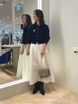 「アイテム（ブローチ/コサージュ）」を使った、EIKA.Kさん（レディース・160cm）の冬コーディネート