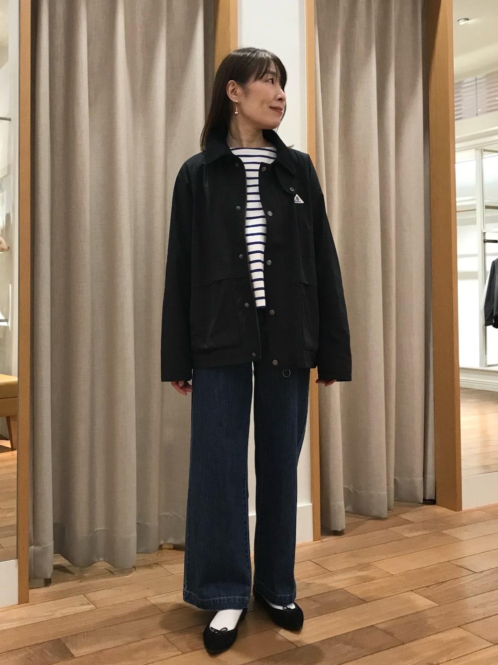 「冬コーデ、きれいめカジュアル、お出かけコーデ、冬アウター、デニム、秋服コーデ、大人かわいい、着回しコーデ、大人女子、秋服、ootd、リラックススタイル、オトナカワイイ、冬、今日のコーデ」｜「fredy emueのセミワイドデニムパンツ（デニムパンツ、ブルー系）」を使った、Wajikiさん（レディース・157cm）の秋コーディネートの1枚目の写真