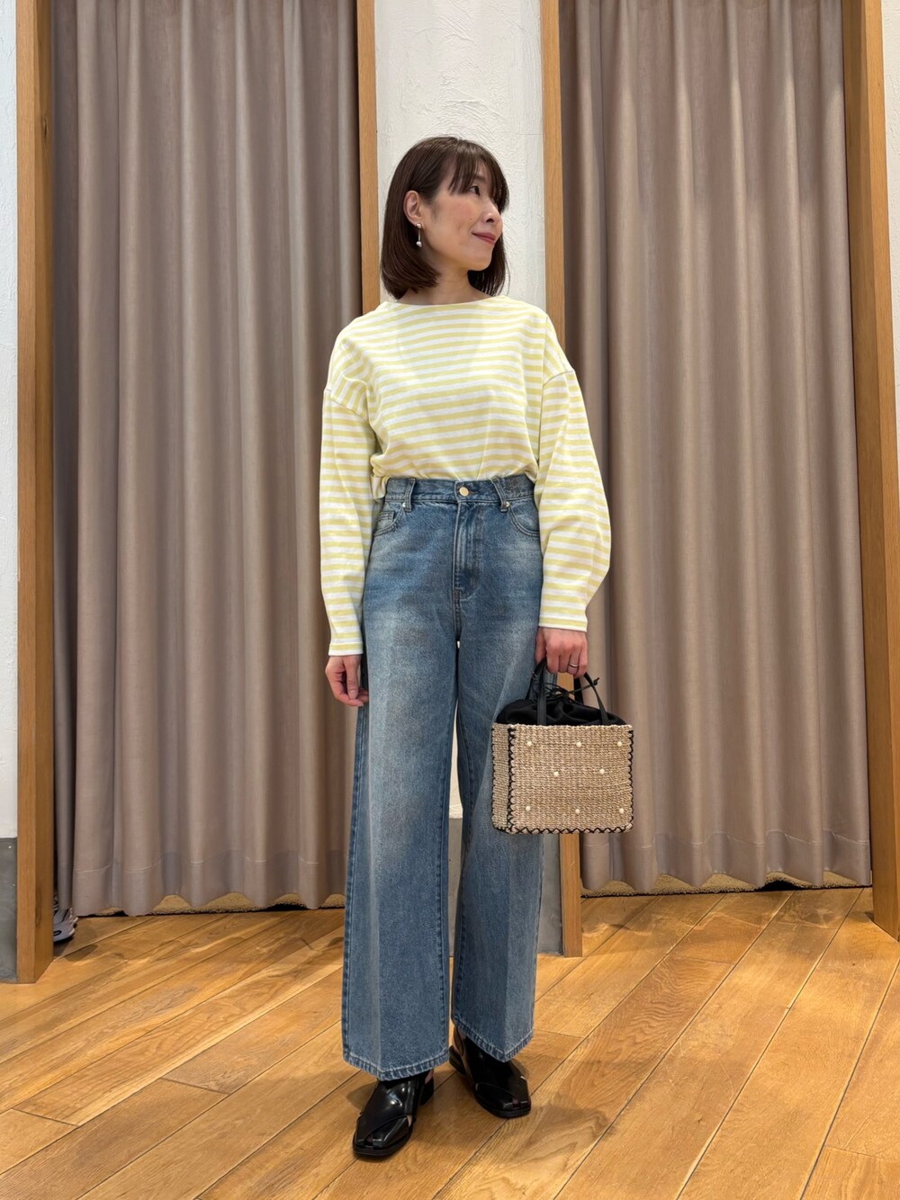 「春色、休日スタイル、ボーダー、お出かけコーデ、大人カジュアル、春夏コーデ、大人女子、シンプルコーデ、ootd、オトナカワイイ、カラーコーデ、イエロー、初春コーデ、カジュアルスタイル、オトナカジュアル」｜「fredy emueのFRセンタープレスセミワイドデニムパンツ（デニムパンツ、ブルー系）」を使った、Wajikiさん（レディース・157cm）の春コーディネートの1枚目の写真