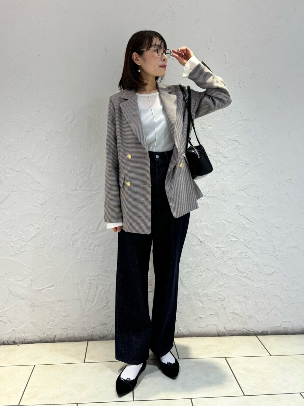 「レイヤードスタイル、メガネ女子、チョコ色に染まれ、今日のコーデ、シンプルスタイル、お出かけコーデ、パンツコーデ、ootd、休日スタイル、カジュアルスタイル、大人コーデ、キレイめ、おでかけコーデ、大人かわいい、ジャケット/アウター」｜「fredy emueのダブルブレストジャケット（テーラードジャケット、ブラウン系）」を使った、Wajikiさん（レディース・157cm）の冬コーディネートの1枚目の写真