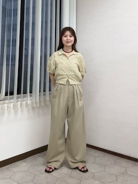 「KBF（ケイビーエフ）のタックWIDEパンツ（その他パンツ、ベージュ系）」を使った、r i n k o さん（レディース・159cm）の夏コーディネート