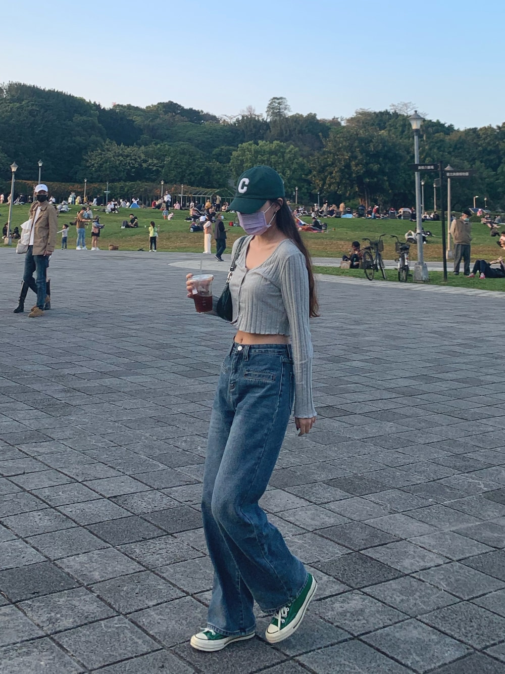 「ootd、COVERNAT、CONVERSE1970、converse、shein」｜「COVERNATの【COVERNAT】C LOGO B.B CAP / カバーナット Cロゴ ベースボール キャップ（キャップ、グリーン系）」を使った、MaoJiaさん（レディース・166cm）の春コーディネートの1枚目の写真