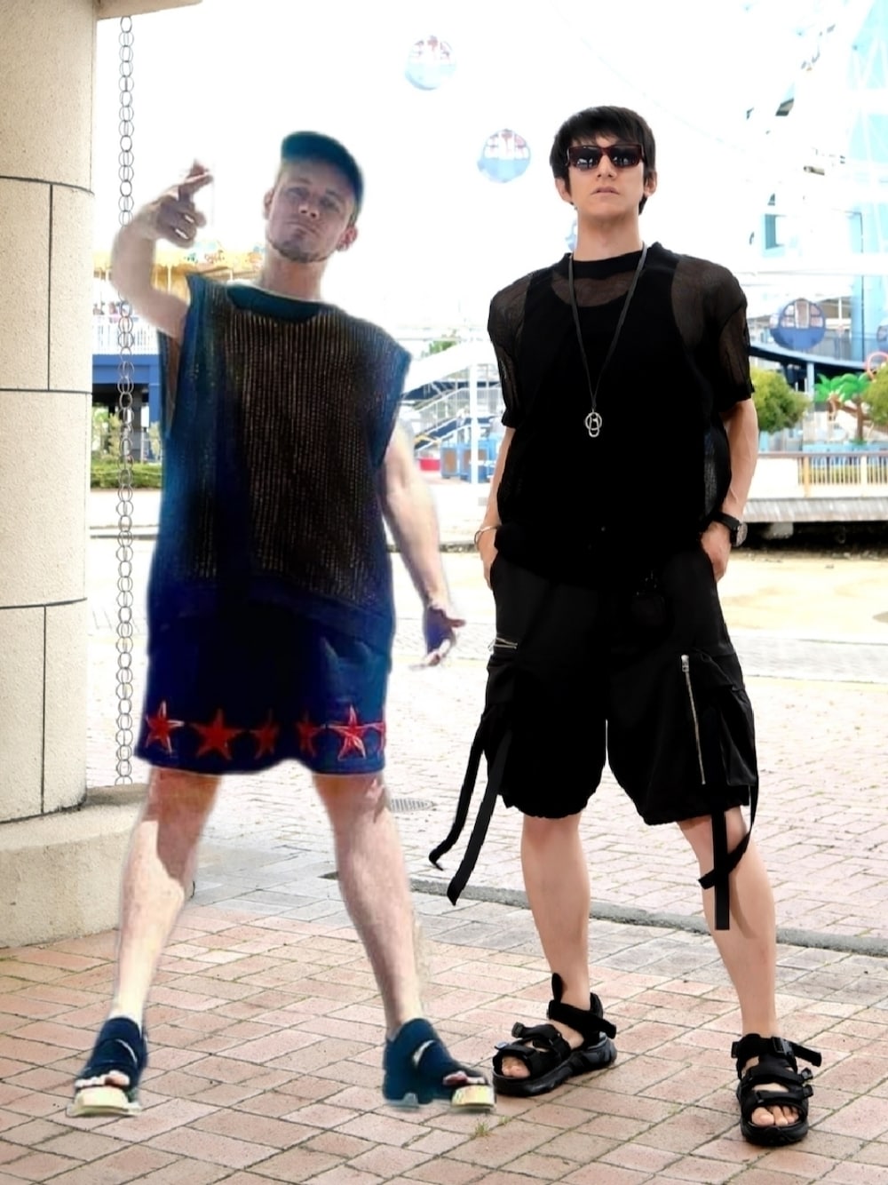 ブラック系のTシャツ/カットソー、ブラック系のその他パンツ、ブラック系のサンダルを着用したメンズの夏コーディネートの1枚目の写真