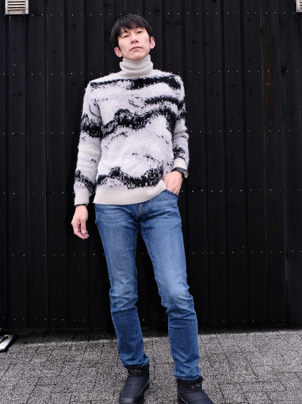 「柄ニット、ZARA、スリムデニム、デニム、インディゴブルー、全身ZARA、ニット、タートルネック、相互フォロー、大人カジュアル、おしゃれさんと繋がりたい、きれいめカジュアル、アラフォー、ジャガード、ジャガードニット」｜「ZARAのアイテム（ニット/セーター、ホワイト系）」を使った、ドラエモさん（メンズ・182cm）の冬コーディネートの1枚目の写真