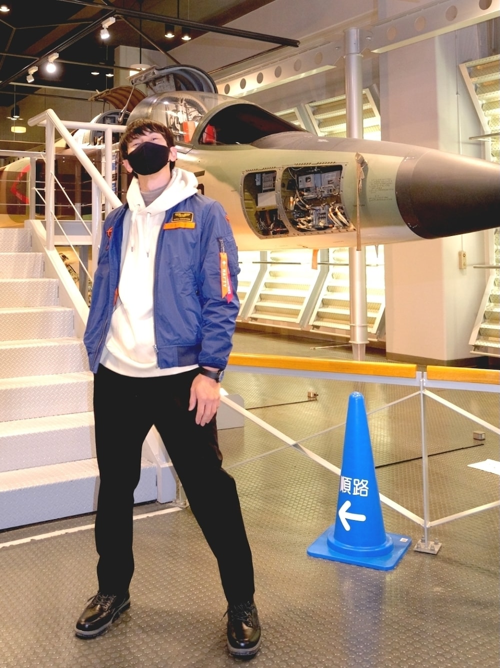 「オタクコーデ、オタク、ガンダム、フライトジャケット、アルファ、ミリタリー、パーカー、UNIQLO+J、ブーツ、休日スタイル、空軍、スウィーツ同盟会、相互フォロー、おしゃれさんと繋がりたい、いいね、save、フォローお願いします🤑」｜「ALPHAのアイテム（ミリタリージャケット、ブルー系）」を使った、ドラエモさん（メンズ・182cm）の冬コーディネートの1枚目の写真