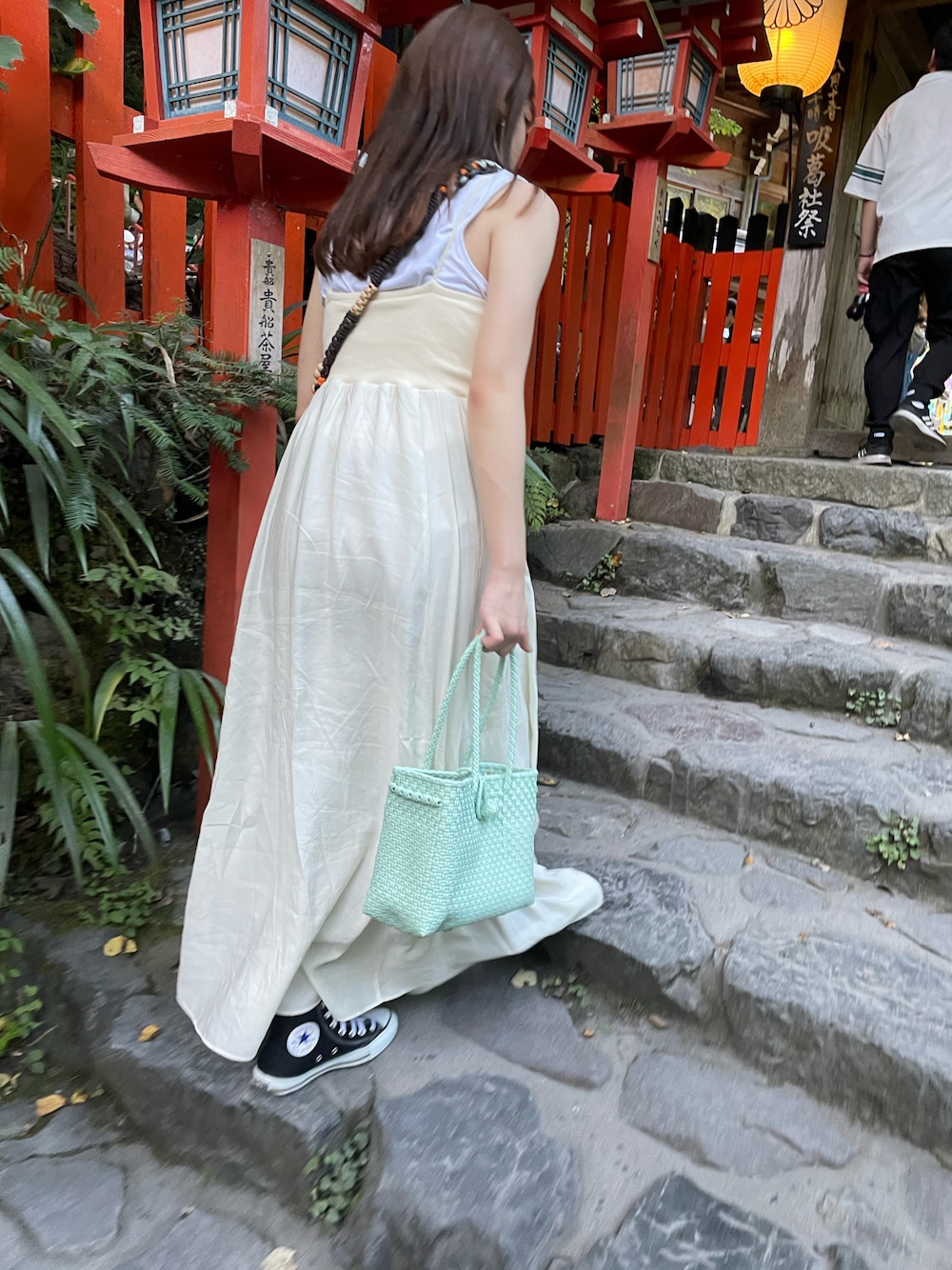 「低身長、夏」｜「CONVERSEのアイテム（スニーカー、ブラック系）」を使った、AOI.さん（レディース・150cm）の秋コーディネートの1枚目の写真