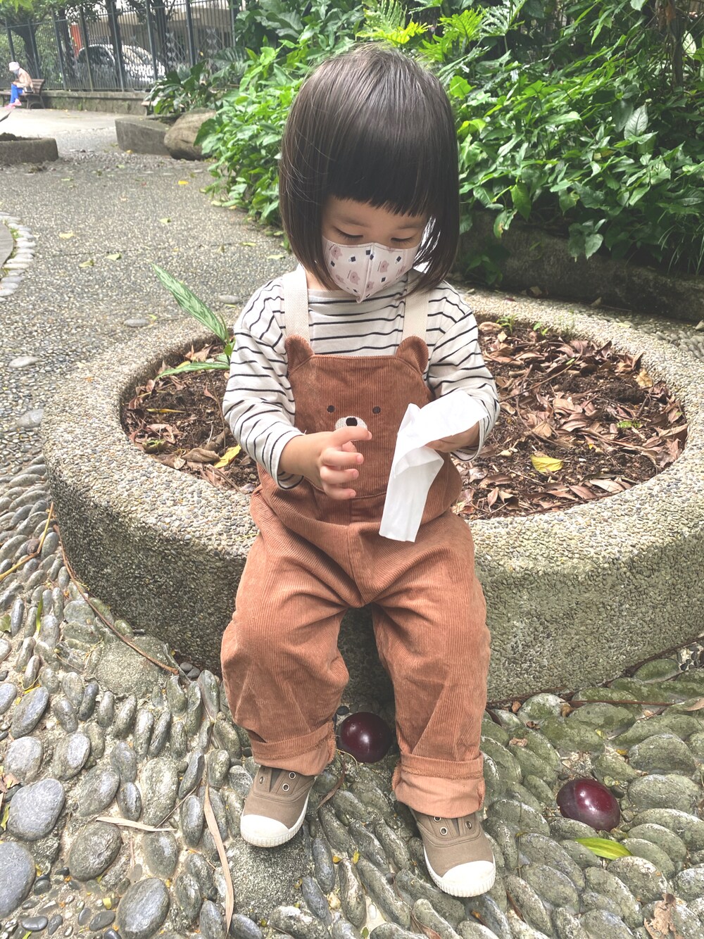 「yuzuootd、babyboy」｜「しまむらのアイテム（サロペット/オーバーオール、ブラウン系）」を使った、Yuzuさん（キッズ・90cm）の秋コーディネートの1枚目の写真