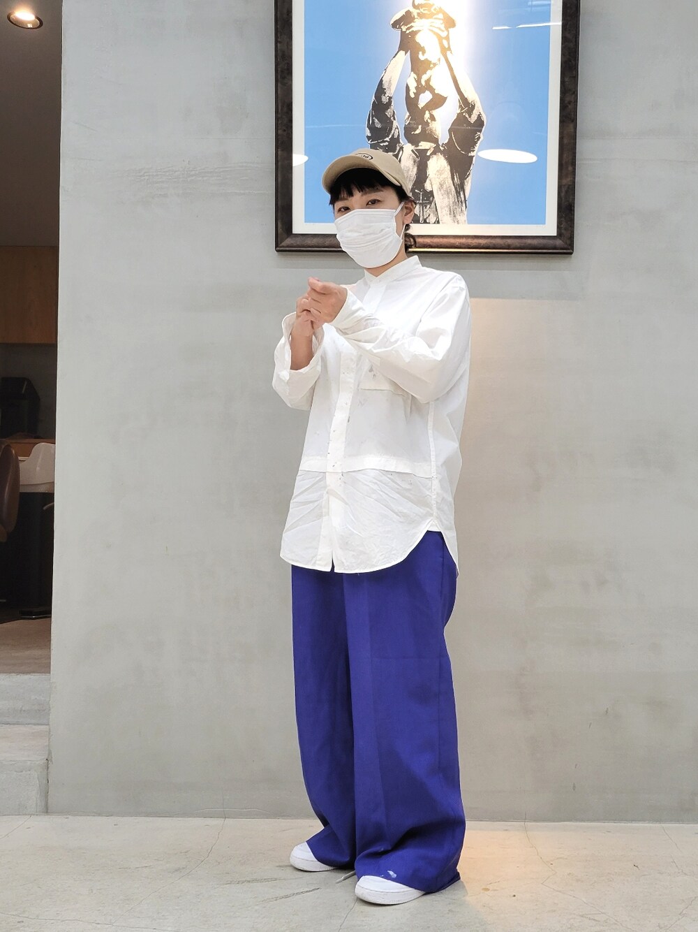 「UNIQLOのアイテム（シャツ/ブラウス、ホワイト系）」を使った、kanabuuuuuuuunさん（レディース・159cm）の春コーディネートの1枚目の写真