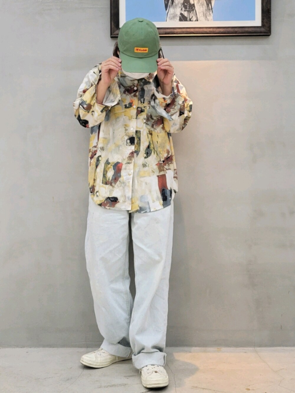 「CONVERSEのアイテム（スニーカー、ホワイト系）」を使った、kanabuuuuuuuunさん（レディース・159cm）の秋コーディネートの1枚目の写真