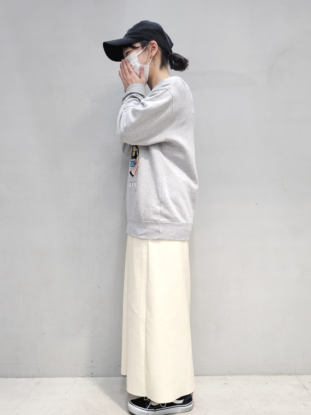 「mietteのﾌﾛﾝﾄｽﾘｯﾄﾌｪｲｸﾚｻﾞｰｽｶｰﾄ（スカート、ホワイト系）」を使った、kanabuuuuuuuunさん（レディース・159cm）の春コーディネートの1枚目の写真