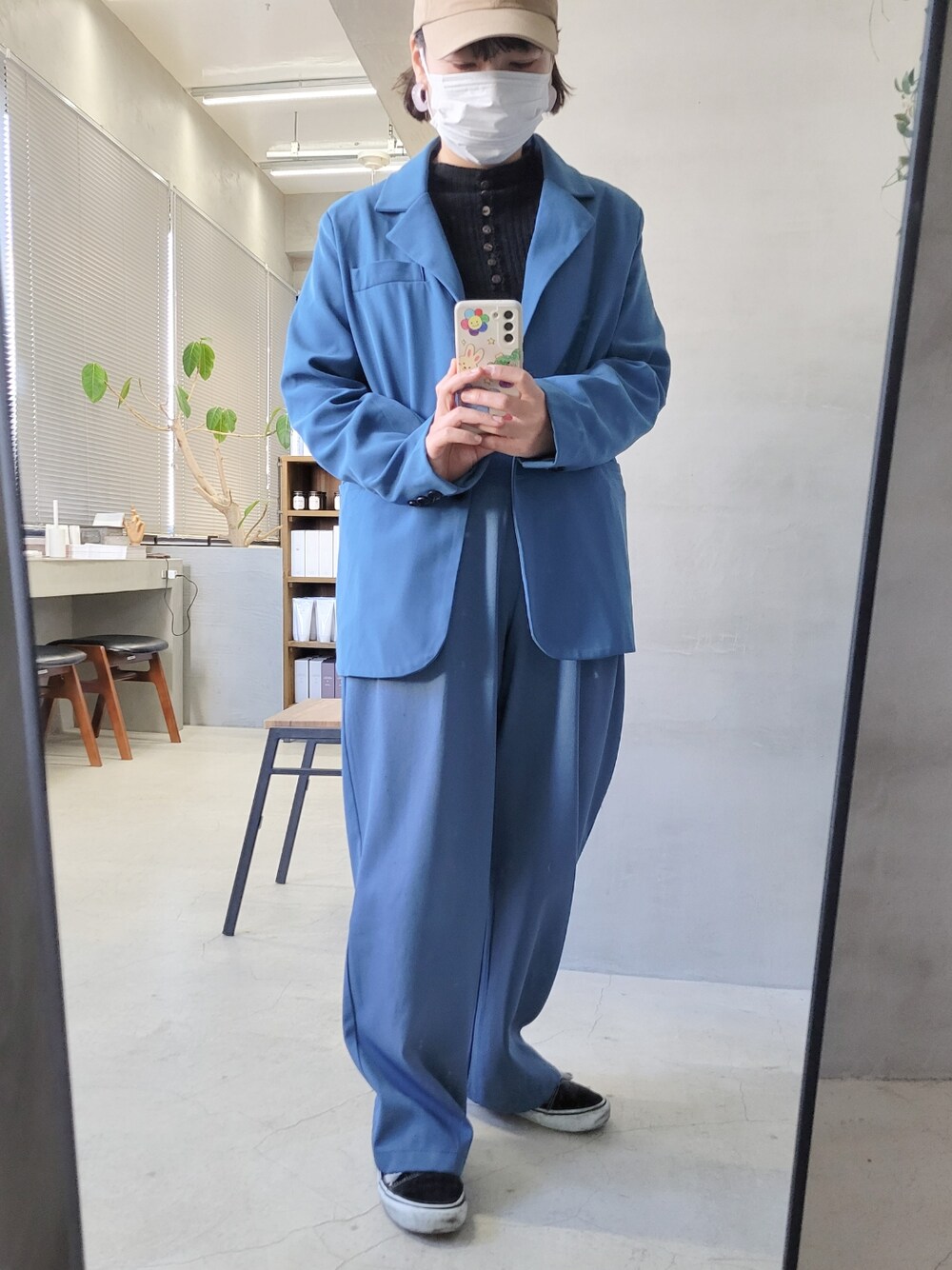 「セットアップ」｜「konotoki のアイテム（テーラードジャケット、ブルー系）」を使った、kanabuuuuuuuunさん（レディース・159cm）の冬コーディネートの1枚目の写真