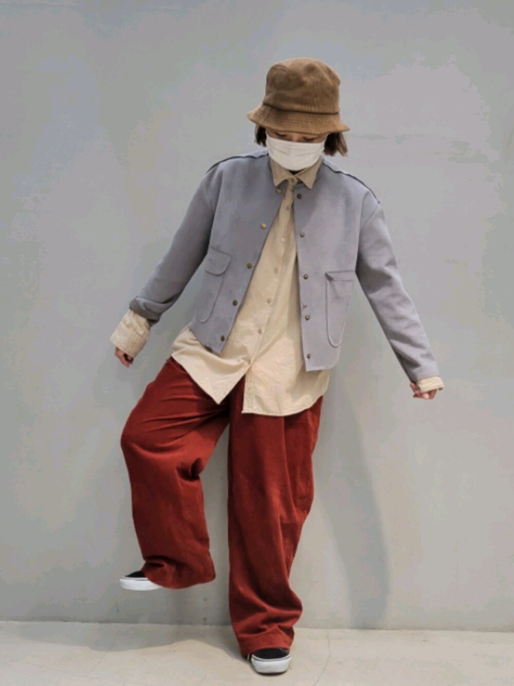 「古着のアイテム（その他アウター、グレー系）」を使った、kanabuuuuuuuunさん（レディース・159cm）の秋コーディネートの1枚目の写真
