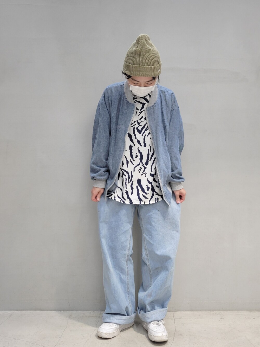 「Supreme のアイテム（帽子、グリーン系）」を使った、kanabuuuuuuuunさん（レディース・159cm）の春コーディネートの1枚目の写真