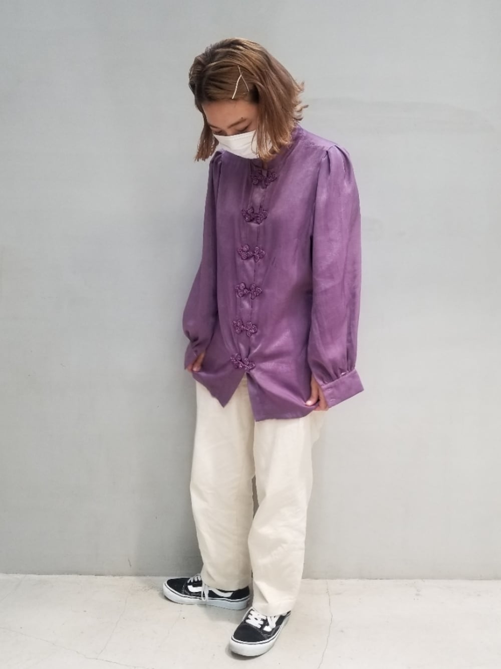 「DHOLICのアイテム（チノパンツ、ホワイト系）」を使った、kanabuuuuuuuunさん（レディース・159cm）の秋コーディネートの1枚目の写真