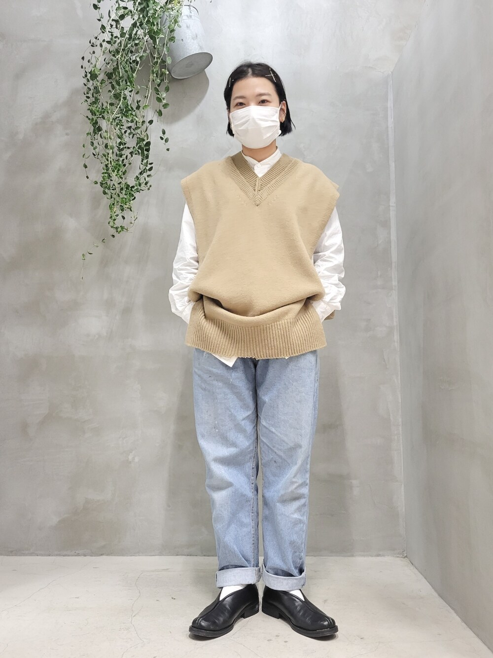 「Maison MargielaのMaison Margiela VEST（ベスト、ベージュ系）」を使った、kanabuuuuuuuunさん（レディース・159cm）の冬コーディネートの1枚目の写真