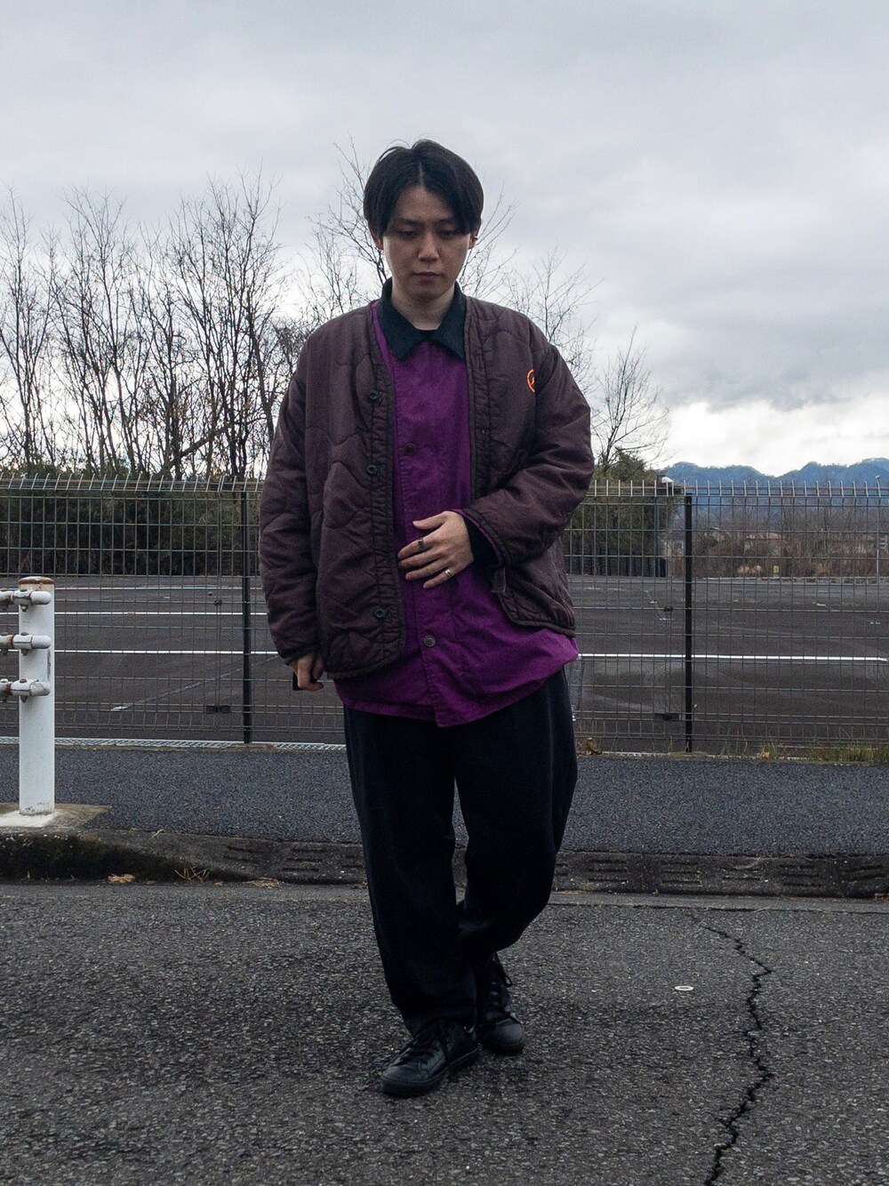 「スニーカー、キルティングジャケット、おしゃれさんと繋がりたい、革靴、スウェット、低身長、プチプラ、モード、休日コーデ、リラックススタイル、オーバーサイズ、古着MIX、チョコ色に染まれ」｜「Diorのアイテム（ジャケット/アウター、パープル系）」を使った、タコヤキ@低身長さん（メンズ・164cm）の冬コーディネートの1枚目の写真
