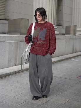 「赤ニット」｜「アイテム（スウェットパンツ）」を使った、YUKIさん（メンズ・175cm）の秋コーディネート