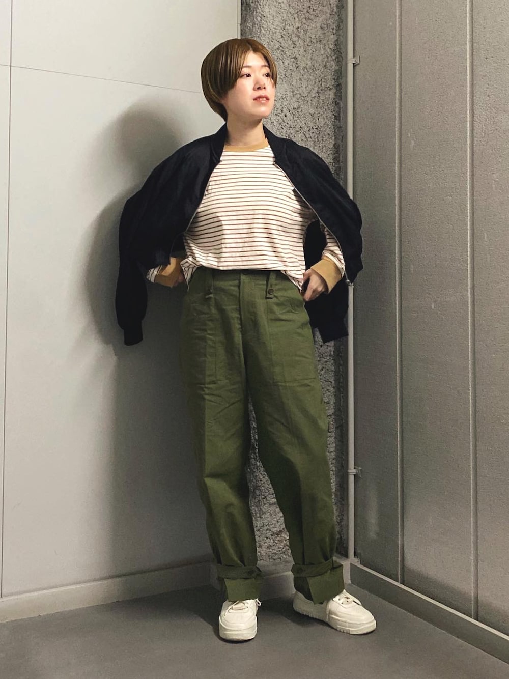 「オトナカジュアル、シンプルコーデ、カジュアル、パンツスタイル、スニーカーコーデ、春コーデ、ootd、シンプル、ボーダー、カーゴパンツ、MA-1、いいね、save、フォローお願いします🤑、Ray Cassin」｜「NIKEのナイキ AF1 ピクセル SE ウィメンズシューズ / スニーカー/ Nike AF1 Pixel SE（スニーカー、ホワイト系）」を使った、nimoさん（レディース・155cm）の春コーディネートの1枚目の写真
