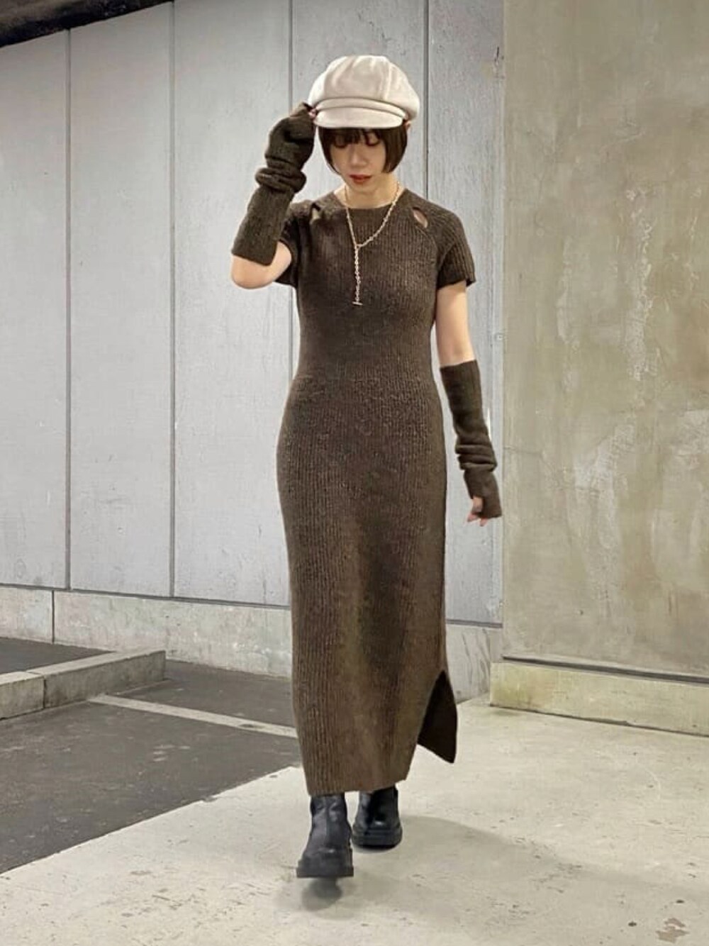 「秋コーデ、冬コーデ、大人ガーリー、お出かけコーデ、ニットワンピース、大人コーデ、ワンピース、アームウォーマー、ニットワンピ、ブーツ、ソックスブーツ、キャスケット、raycassin、いいね、save、フォローお願いします🤑、デート」｜「RAY CASSINの2wayスリーブメランジニットワンピース（ワンピース、ブラウン系）」を使った、nimoさん（レディース・155cm）の秋コーディネートの1枚目の写真