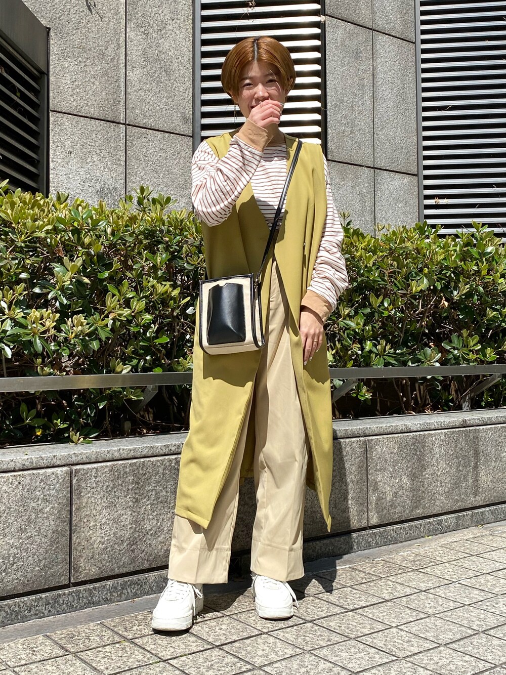 「はじめましてコーデ、春、春夏コーデ、春色、パステル映える春、レイヤードスタイル、グリーンコーデ、オトナカジュアル、シンプルコーデ、ジレ、ピスタチオ、スニーカーコーデ、いいね、save、フォローお願いします🤑、Ray Cassin、ボーダー」｜「RAY CASSINのカラーボーダーゆるロンT（Tシャツ/カットソー、ホワイト系）」を使った、nimoさん（レディース・155cm）の春コーディネートの1枚目の写真