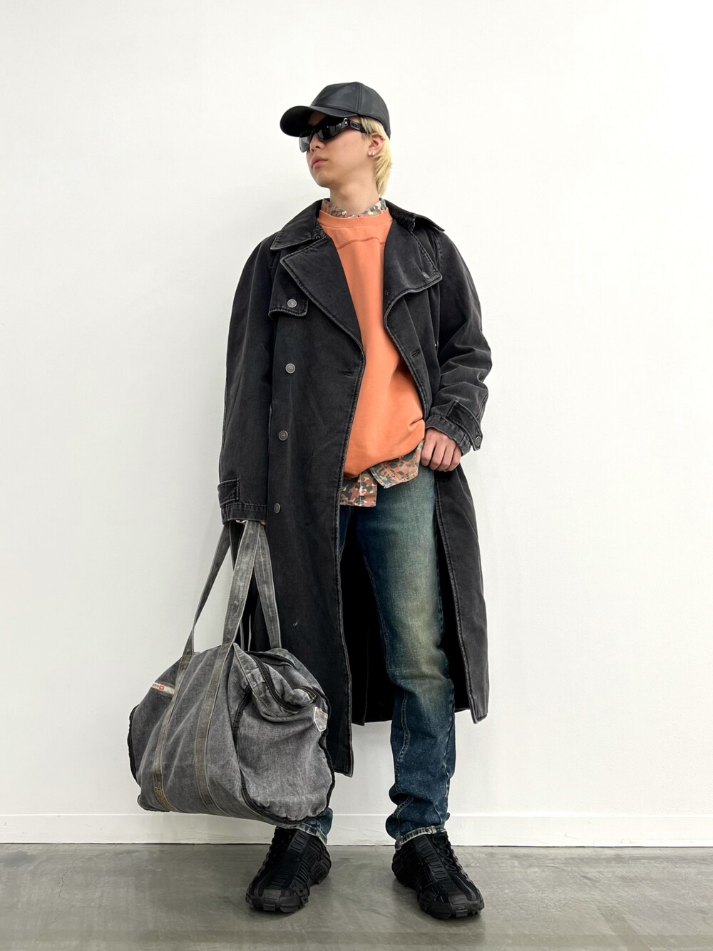DIESEL 定価14.5万 希少美品デニムトレンチ ディーゼルの限定デニムウェア、“ヴィンテージ調”カーゴパンツや