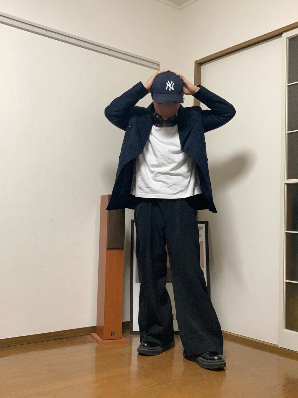「キャップ、ロンT、ピーコート、フレアパンツ、厚底シューズ、GU、秋冬コーデ、秋コーデ、きれいめカジュアル、シンプルコーデ、お出かけコーデ、低身長、低身長男子、最近のいい感じコーデ、モード」｜「GUのGU×undercover チャンキーソールプレーントゥシューズ（ドレスシューズ、ブラック系）」を使った、ロロさん（メンズ・166cm）の冬コーディネートの1枚目の写真