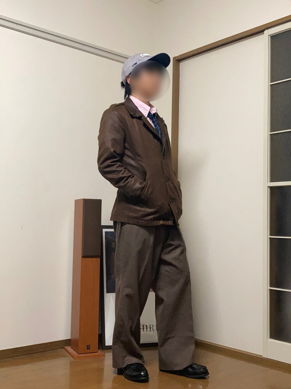 「スポーツミックス、秋コーデ、大人カジュアル、秋服、ライダースジャケット、シャツスタイル、低身長、低身長男子、ローファー、グランパコア、キャップ、メンズファッション、重ね着、レイヤードスタイル」｜「G.T.HAWKINSのアイテム（ローファー、ブラック系）」を使った、ロロさん（メンズ・166cm）の秋コーディネートの1枚目の写真