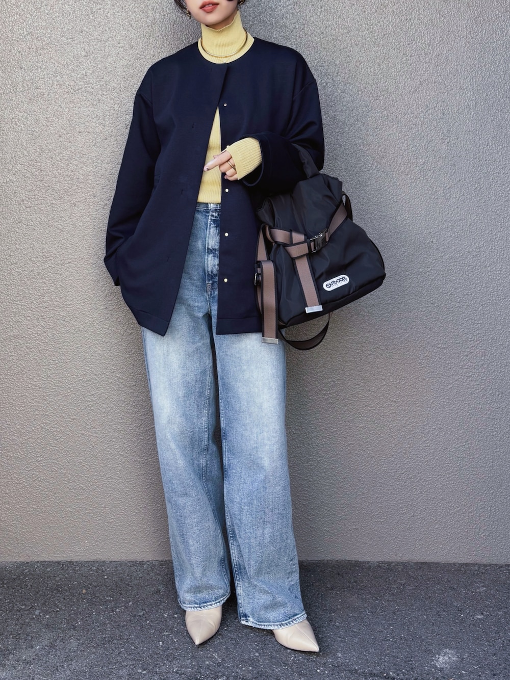 「PR、styledoor、タートルネック、ノーカラーコート、春アウター、デニム、きれいめカジュアル、デートコーデ、カラーコーデ、大人カジュアル、骨格ストレート」｜「Emma Taylorの【オケージョンにも◎】ダンボールノーカラーミドルコート（ノーカラーコート、ブルー系）」を使った、さくらさん（骨格ストレート・レディース・163cm）の冬コーディネートの1枚目の写真
