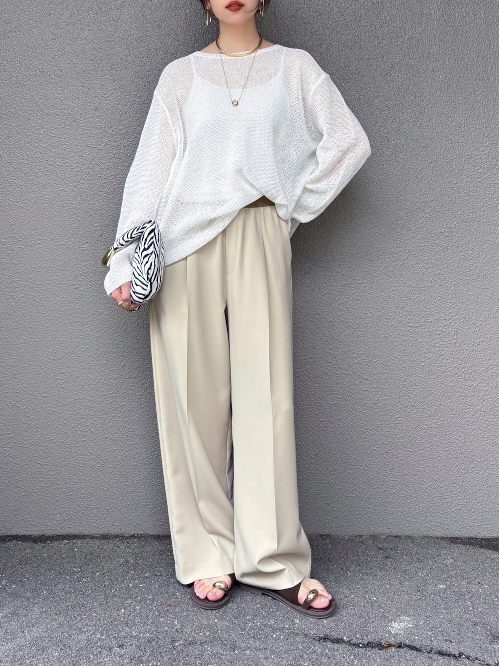 「PR、styledoor、夏コーデ、メッシュ、大人カジュアル、きれいめカジュアル、淡色コーデ、ワイドパンツ、シアートップス、大人コーデ、骨格ストレート」｜「Emma Taylorのペーパーヤーンルーズプルオーバー（ニット/セーター、ホワイト系）」を使った、さくらさん（骨格ストレート・レディース・163cm）の夏コーディネートの1枚目の写真