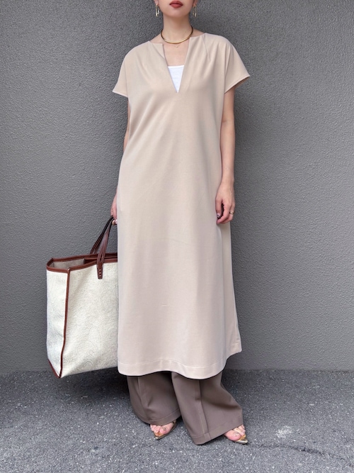 キーネックカットジョーゼットワンピース（ワンピース）｜Emma Taylor