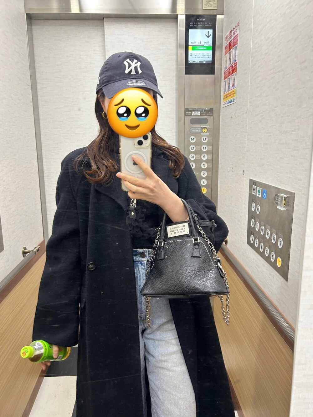 「休日スタイル、大人カジュアル、オトナカジュアル、大人コーデ、スポーツミックス、ユニクロ、メゾンマルジェラ、moussy」｜「MOUSSYのアイテム（デニムパンツ、ブルー系）」を使った、millor_さん（レディース・157cm）の冬コーディネートの1枚目の写真