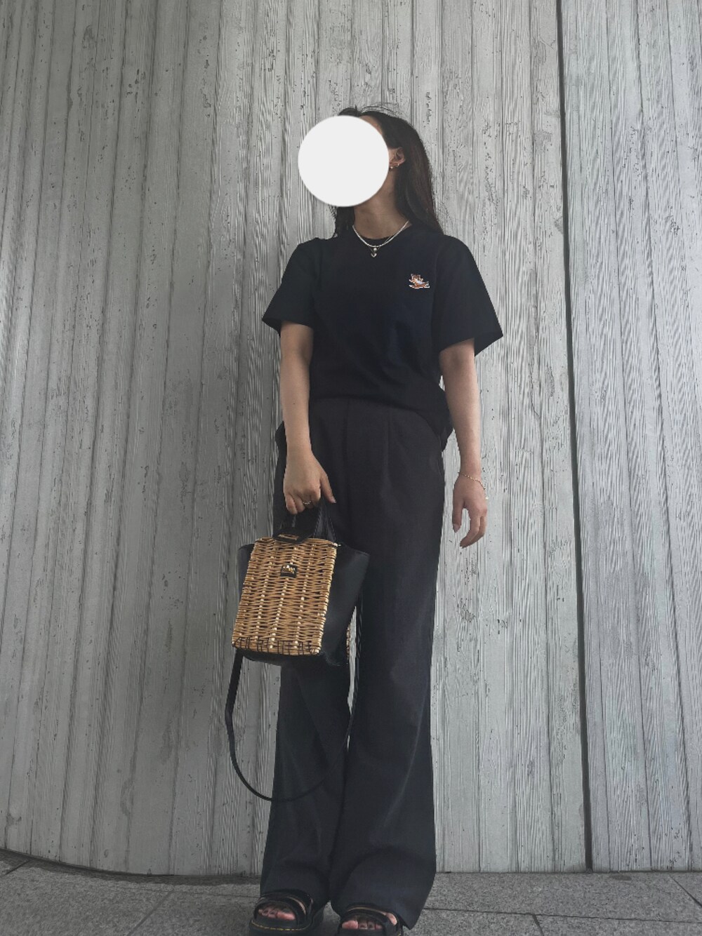 「ロゴT」｜「Dr. Martensのアイテム（サンダル、ブラック系）」を使った、kanaさん（骨格ストレート・レディース・154cm）の夏コーディネートの1枚目の写真
