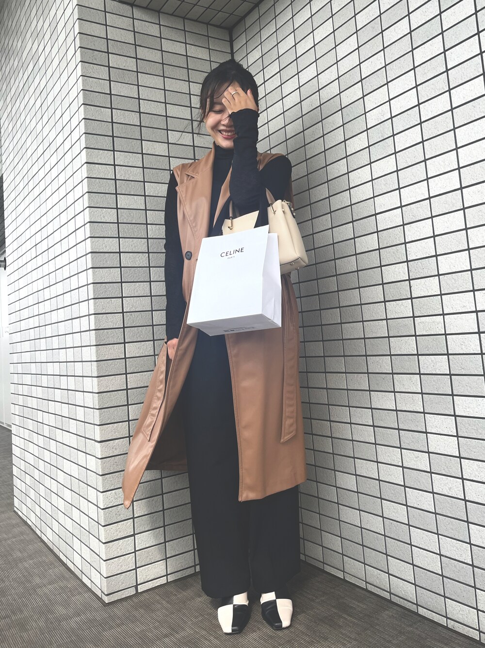「秋っぽコーデ更新中、オトナ女子、シンプルスタイル、オトナカジュアル、お出かけコーデ、今日のコーデ、秋カラー、デートコーデ、ootd、ZARAコーデ、ジレコーデ」｜「ZARAのアイテム（ジャケット/アウター、ブラウン系）」を使った、kanaさん（レディース・154cm）の秋コーディネートの1枚目の写真
