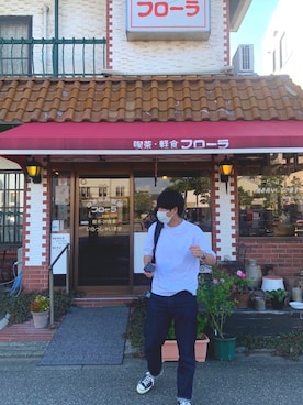 「UNIQLO（ユニクロ）のアイテム（Tシャツ/カットソー、ホワイト系）」を使った、しゅんたろさん（メンズ・177cm）の秋コーディネート