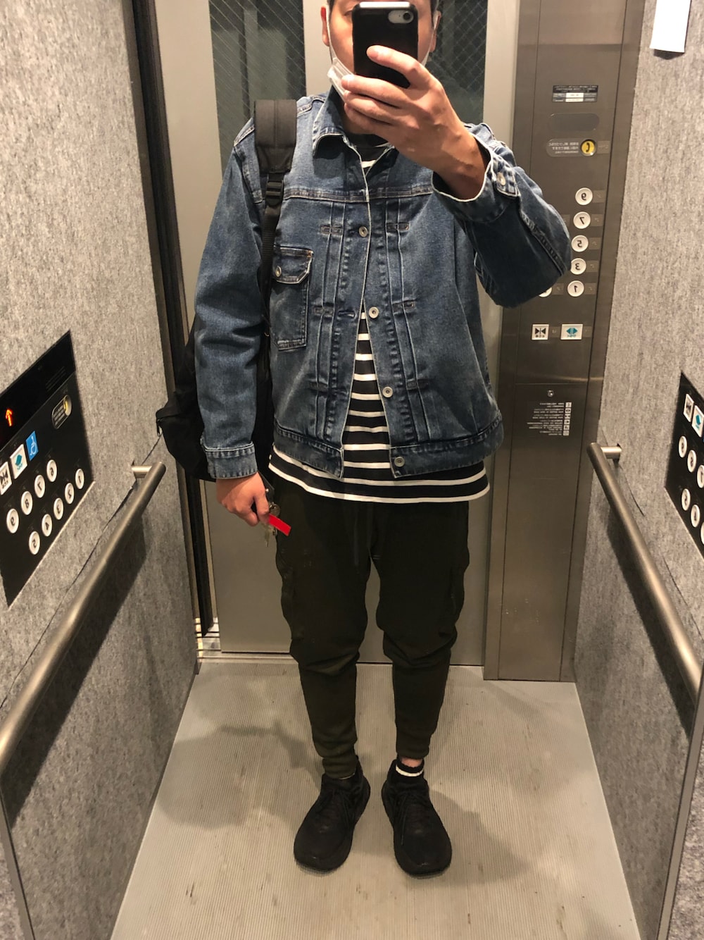 「秋コーデ、大人カジュアル、シンプル、大人コーデ、服好きな人と繋がりたい、デニムジャケット、カーゴパンツ、コムデギャルソン」｜「VINTAGEのアイテム（デニムジャケット、ブルー系）」を使った、daisukeさん（メンズ・178cm）の秋コーディネートの1枚目の写真