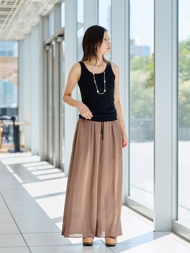 「IENA LA BOUCLE（イエナラブークル）のIENA LA BOUCLE サテン楊柳ギャザーパンツ（その他パンツ、ブラウン系）」を使った、kuboさん（レディース・165cm）の春コーディネート