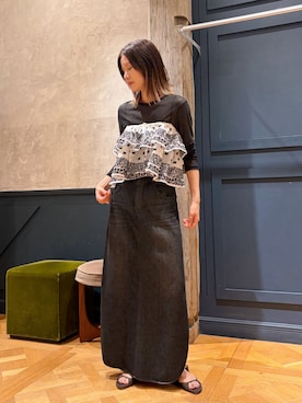 「IENA LA BOUCLE（イエナラブークル）のIENA LA BOUCLE ソフトデニムスリットスカート（スカート、ブラック系）」を使った、kuboさん（レディース・165cm）の春コーディネート