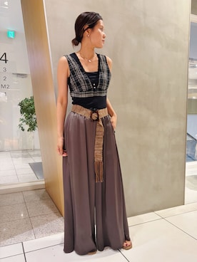 「IENA LA BOUCLE（イエナラブークル）のIENA LA BOUCLE サテン楊柳ギャザーパンツ（その他パンツ、グレー系）」を使った、kuboさん（レディース・165cm）の夏コーディネート