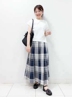 「Dessin（デッサン）の【シリーズ累計8万枚！選べる5サイズ/6色展開/洗える】美光沢カットソー【オンにもオフにもちょうどいい】（Tシャツ/カットソー、ホワイト系）」を使った、nakajoさん（レディース・155cm）の夏コーディネート