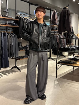 「RAGEBLUE（レイジブルー）の【LUXURY+EASY】＜イージーケア＞ CHARM DETAIL PLEATED WIDE SLACKS/ラグイージーチャーム付きタックワイドスラックス【セットアップ対応】（スラックス、グレー系）」を使った、omu0324さん（メンズ）の秋コーディネート