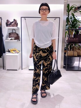 「UNTITLED（アンタイトル）の【ウエストゴム】リーフプリントワイドパンツ（その他パンツ、ベージュ系）」を使った、まちこさん（レディース・169cm）の夏コーディネート