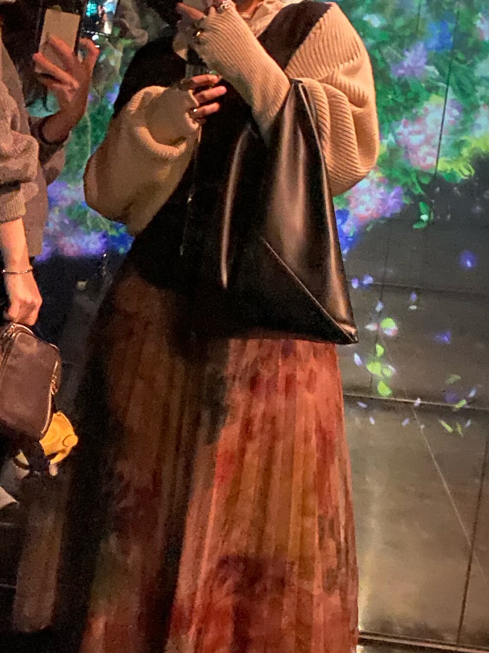 「AmeriのUND WILLOW PAINT PLEATS SKIRT（スカート、その他）」を使った、yu.さん（レディース・155cm）の冬コーディネートの1枚目の写真
