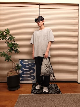 「GU（ジーユー）のアイテム（Tシャツ/カットソー、グレー系）」を使った、®️さん（メンズ・184cm）の春コーディネート