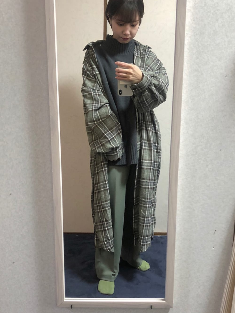 「秋冬コーデ、カジュアルコーデ、プチプラ、パンツスタイル、オーバーサイズ、ニット、グリーン、しまむら、GU、ショートヘア」｜「しまむらのアイテム（ワンピース/ドレス、グリーン系）」を使った、ぷるさん（レディース・157cm）の冬コーディネートの1枚目の写真