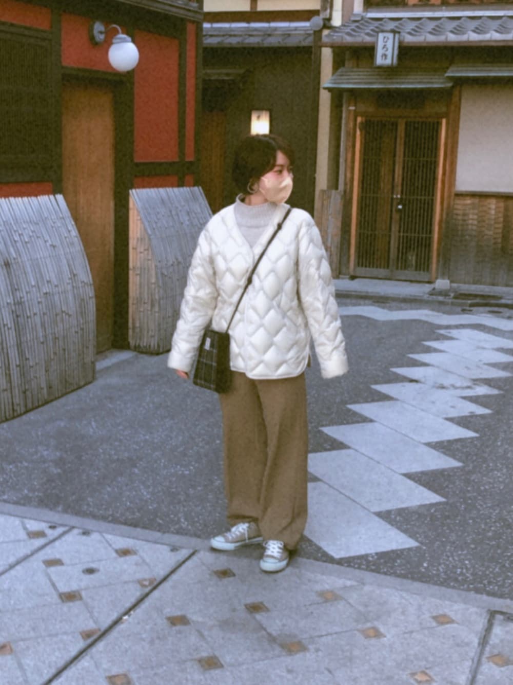 「オトナカジュアル、冬、パンツスタイル、おしゃれさんと繋がりたい、今日のコーデ、ニット、ホワイト、キルティングコート、アウターコーデ、ユニクロ、ウルトラライトダウン」｜「UNIQLOのアイテム（ダウンジャケット/コート、ホワイト系）」を使った、ぷるさん（レディース・157cm）の冬コーディネートの1枚目の写真