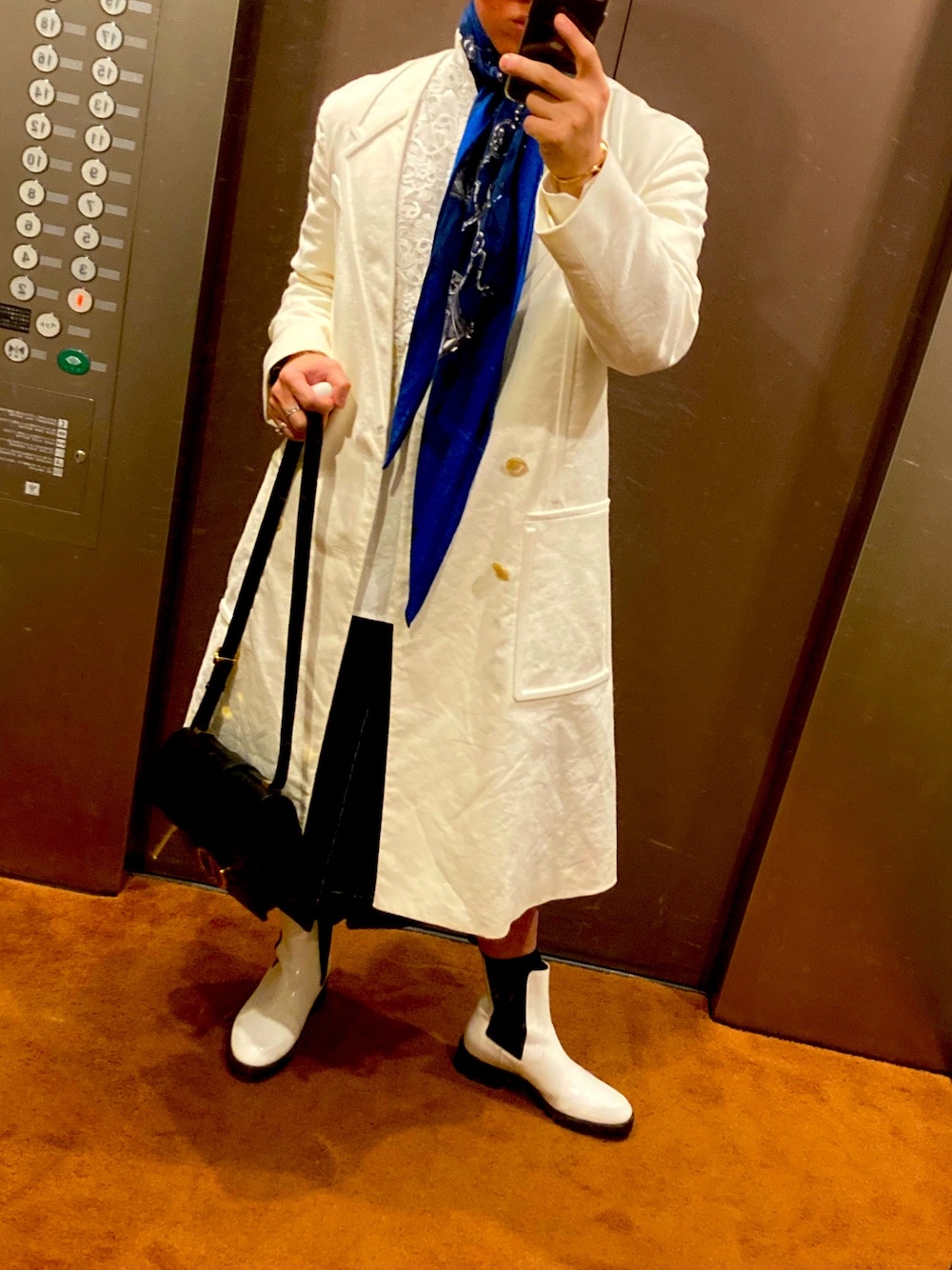 「春、春夏コーデ、ファッションの力を信じよう、あなたには、価値がある」｜「Christian Louboutinのアイテム（ブーツ、ホワイト系）」を使った、スマイル君さん（メンズ・169cm）の春コーディネートの1枚目の写真