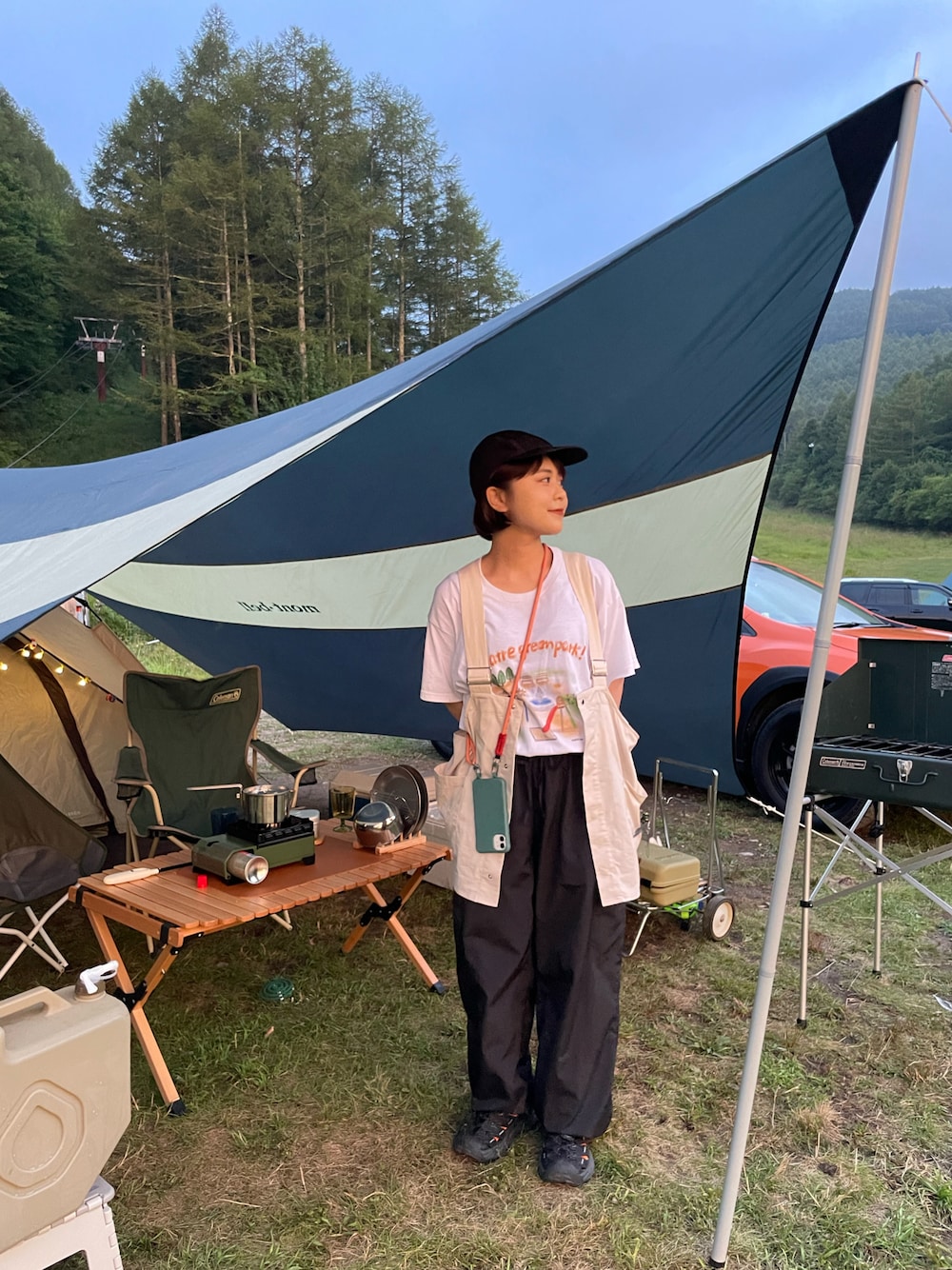 「今日のコスメと服、カジュアルコーデ、休日コーデ、オトナ女子、低身長、キャンプ、キャンプスタイル、キャンプコーデ、秋のコーデ、アウトドアスタイル」｜「MYMOOD.のドロストナイロンカーゴパンツ（カーゴパンツ、ブラック系）」を使った、こつさん（骨格ウェーブ・レディース・154cm）の秋コーディネートの1枚目の写真