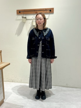 「刺繍」｜「アイテム（デニムジャケット）」を使った、meguさん（レディース・159cm）の秋コーディネート