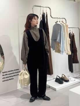 「ベロア」｜「アイテム（サロペット/オーバーオール）」を使った、たなりさん（レディース・164cm）の冬コーディネート